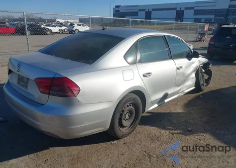 2013 Volkswagen Passat 2.5L S z USA, uszkodzony, nr VIN 1VWAP7A32DC134012